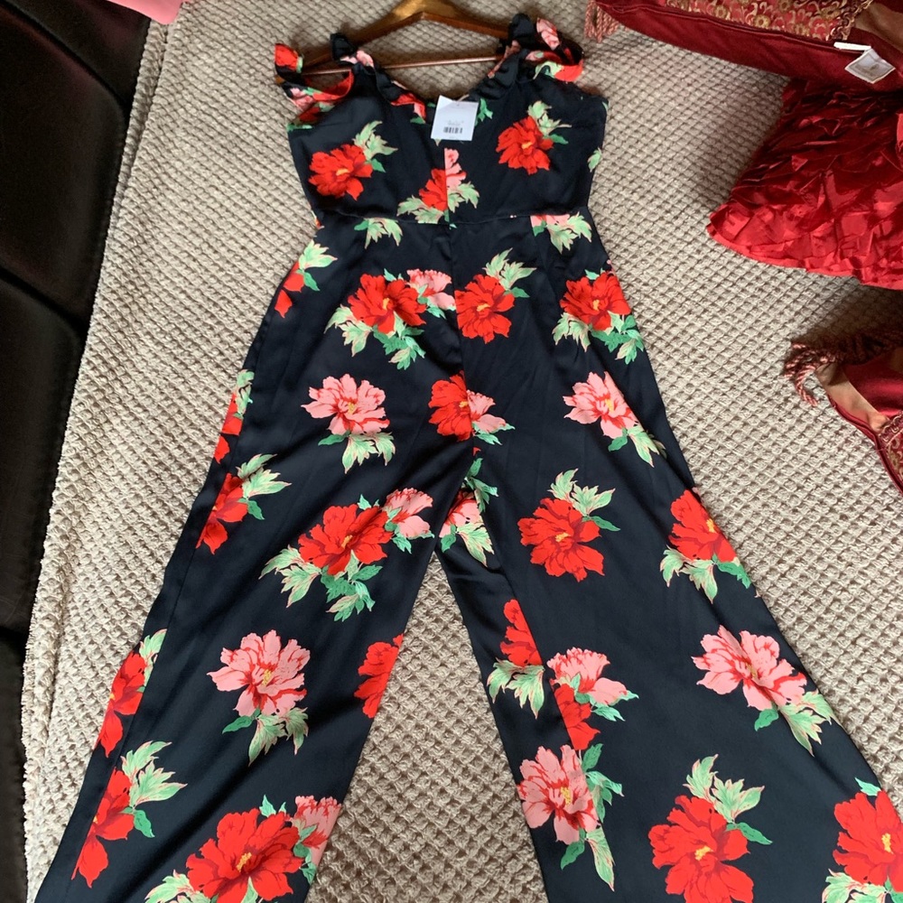 TopShop Flowered JumpSuit Size 6 US NWT